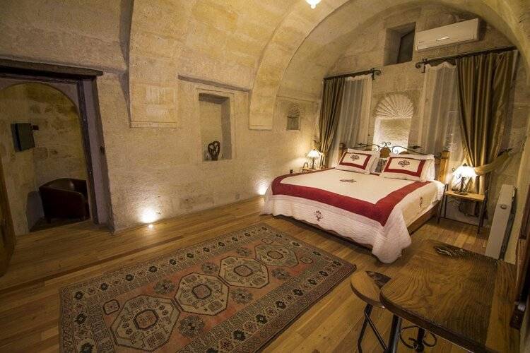 Divan Cave House