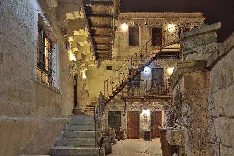 Emit Cave Hotel