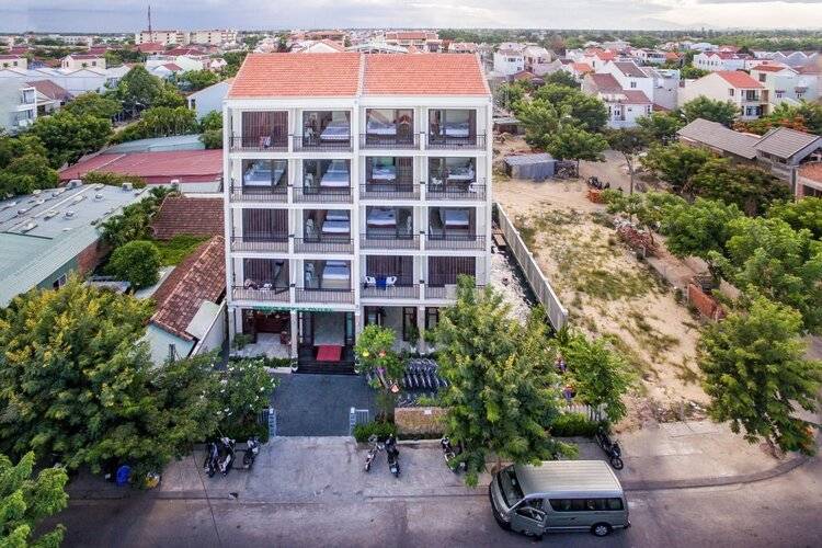 Green Apple Hotel