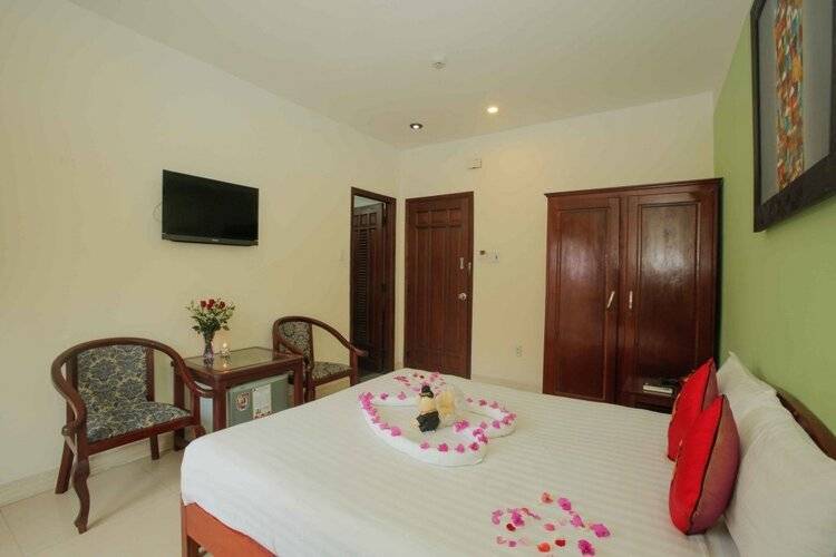 Golden River Hotel