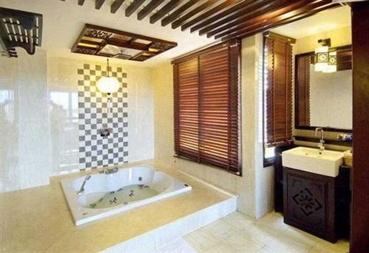 Long Life Riverside Hotel