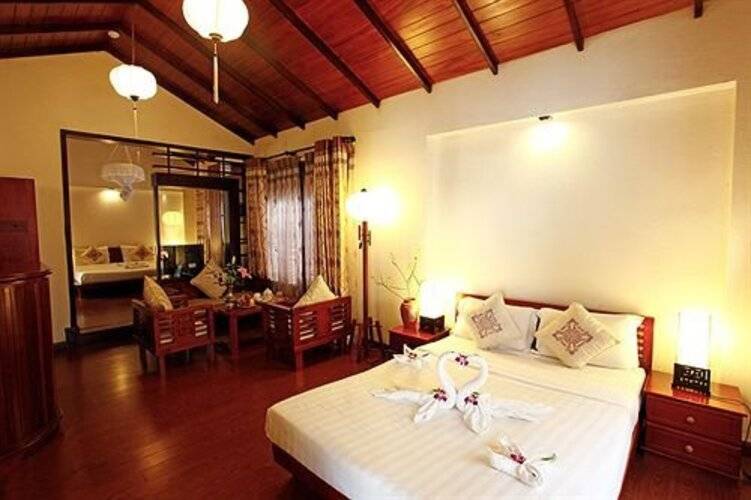 Long Life Riverside Hotel