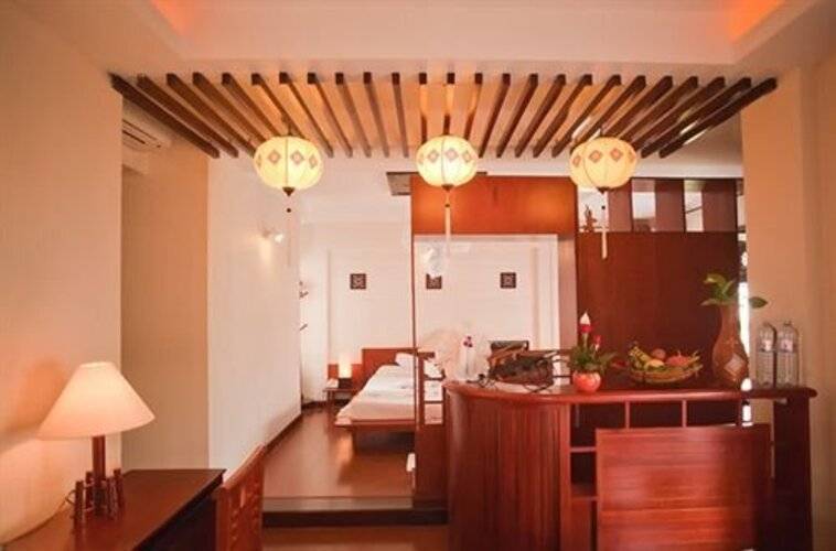 Long Life Riverside Hotel