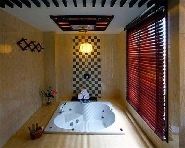 Long Life Riverside Hotel