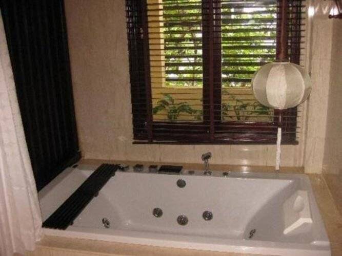 Long Life Riverside Hotel