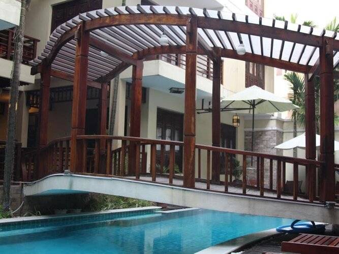 Long Life Riverside Hotel