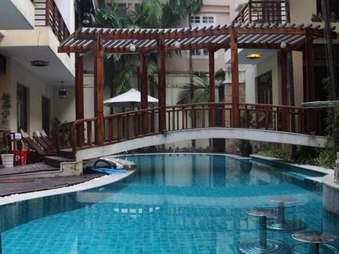 Long Life Riverside Hotel