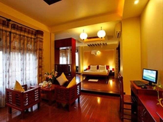 Long Life Riverside Hotel