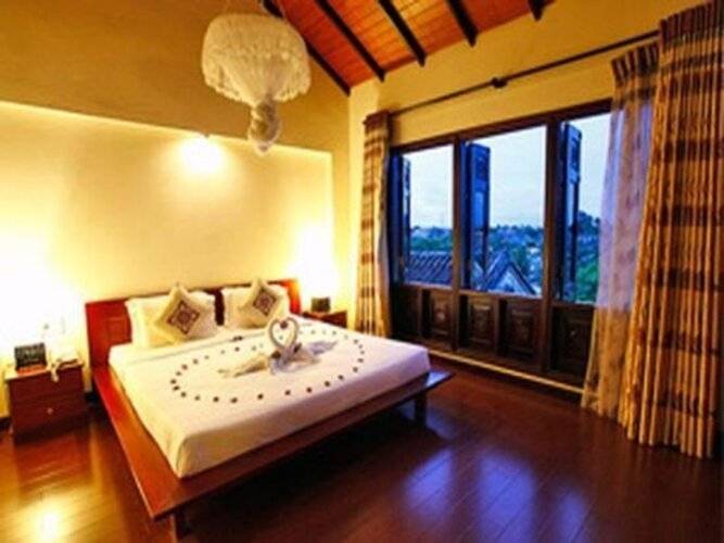 Long Life Riverside Hotel