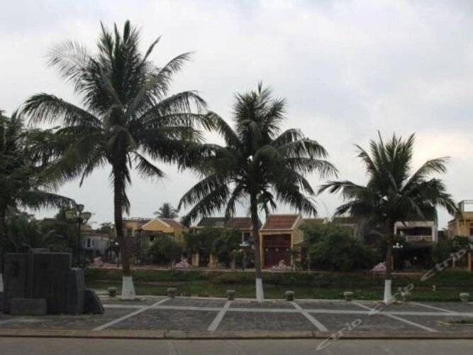 Long Life Riverside Hotel