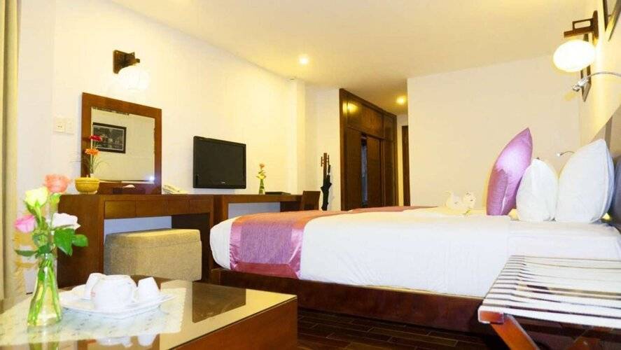 Vinh Hung Riverside Resort & Spa