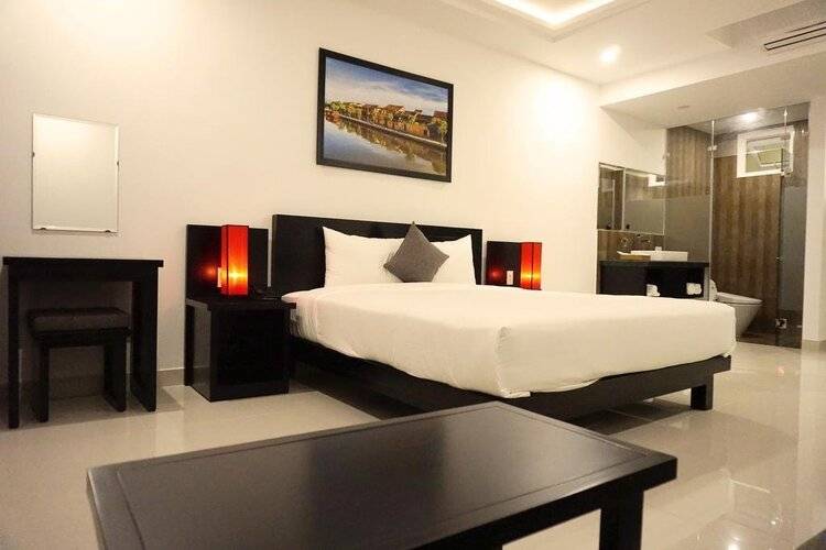 Riverside White House Hotel