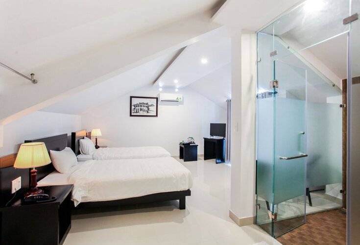 Riverside White House Hotel