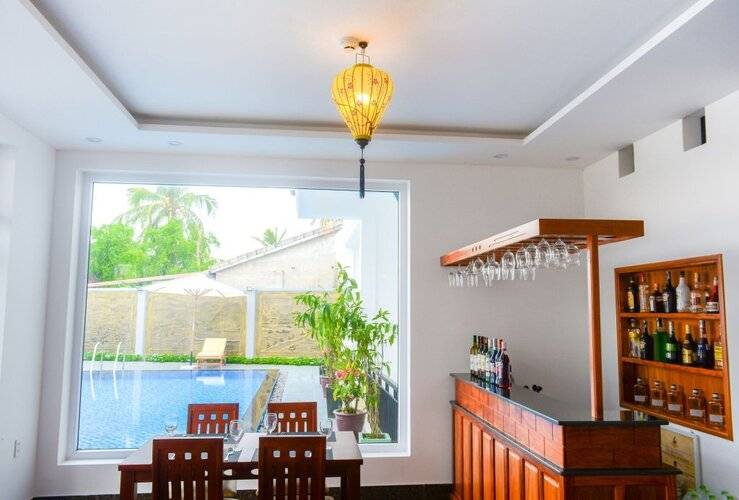 Riverside White House Hotel