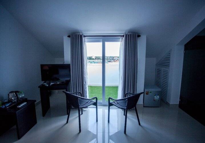 Riverside White House Hotel