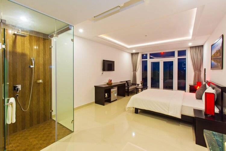 Riverside White House Hotel