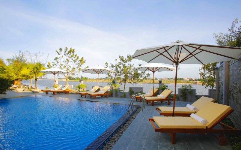 Riverside White House Hotel