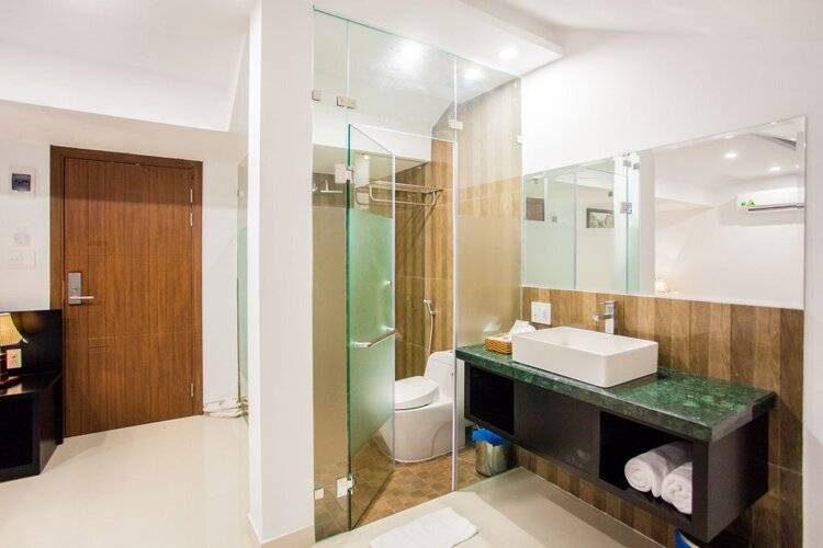 Riverside White House Hotel