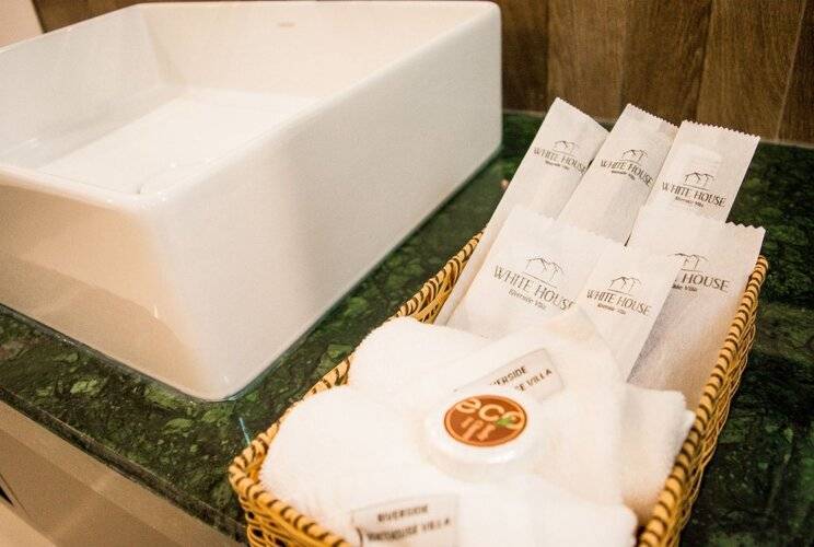 Riverside White House Hotel