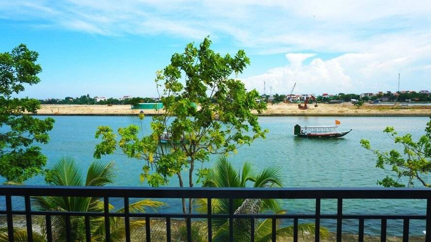 Riverside White House Hotel