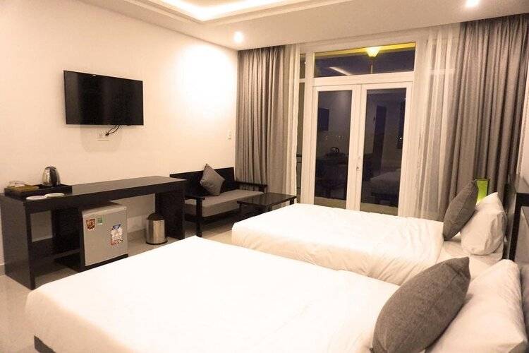 Riverside White House Hotel