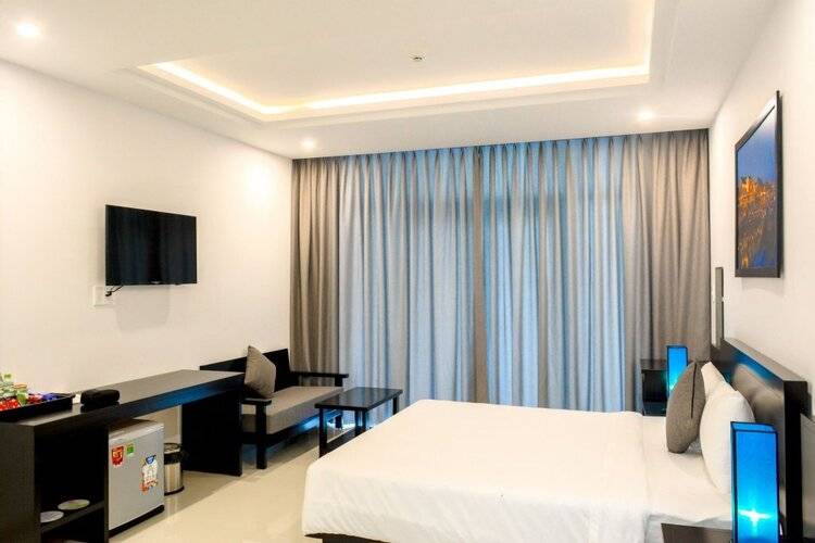 Riverside White House Hotel