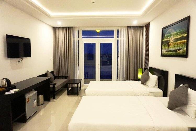 Riverside White House Hotel