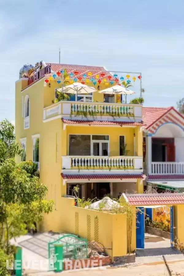 Golden Walls Homestay