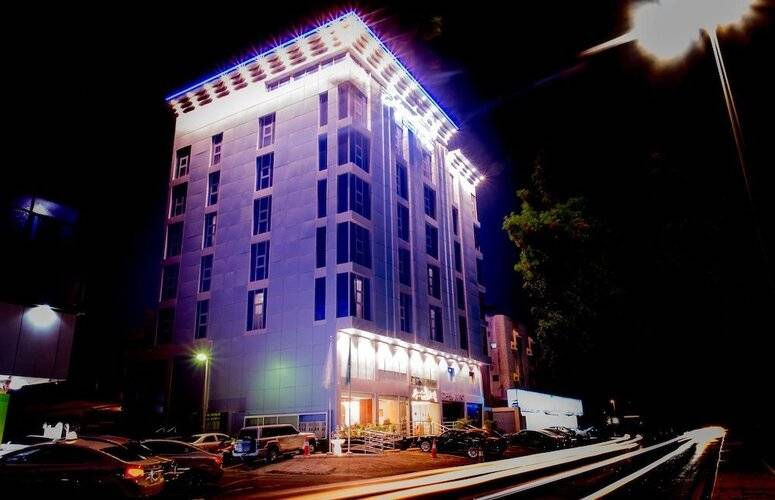 Signature Hotel