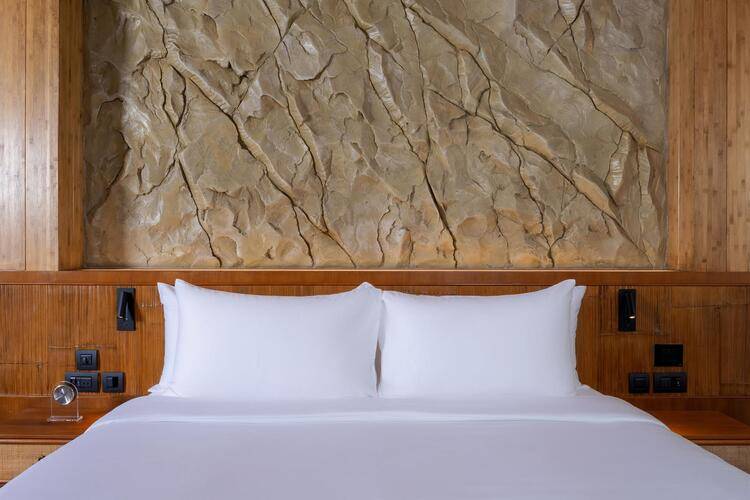 Sinae Phuket Luxury Hotel
