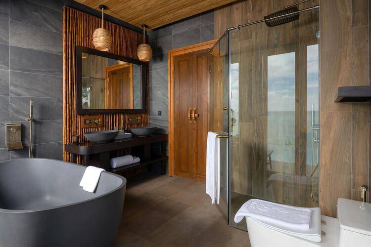 Sinae Phuket Luxury Hotel