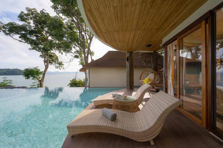 Sinae Phuket Luxury Hotel