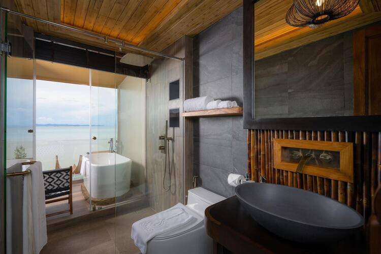 Sinae Phuket Luxury Hotel