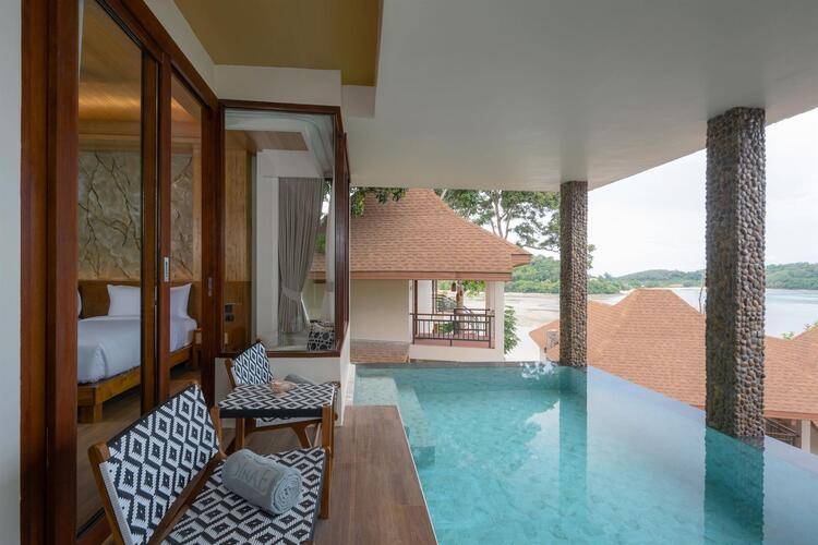 Sinae Phuket Luxury Hotel