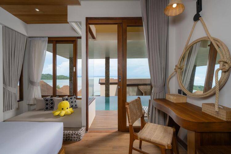 Sinae Phuket Luxury Hotel