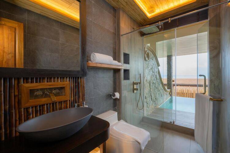 Sinae Phuket Luxury Hotel