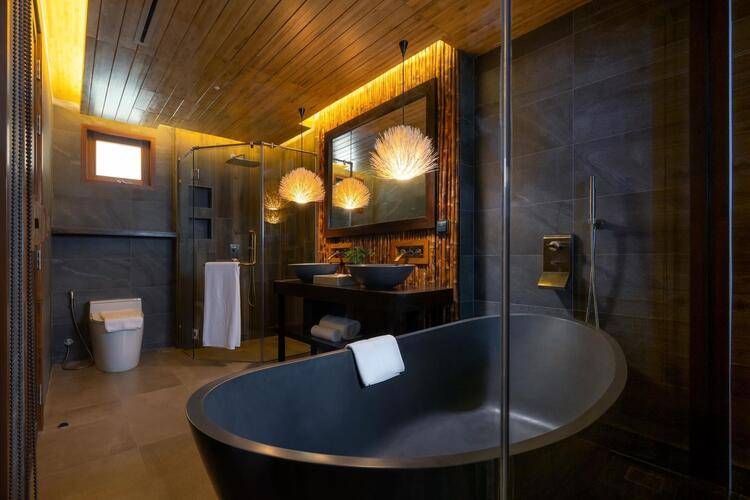 Sinae Phuket Luxury Hotel