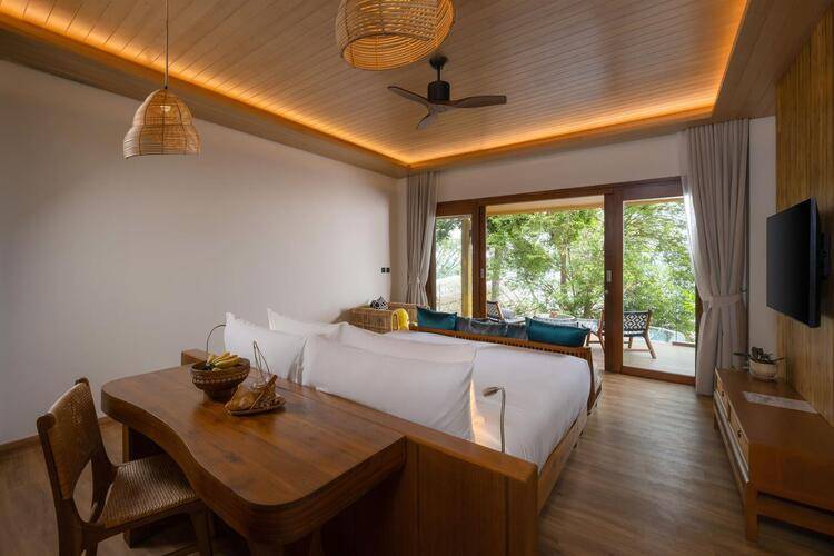 Sinae Phuket Luxury Hotel