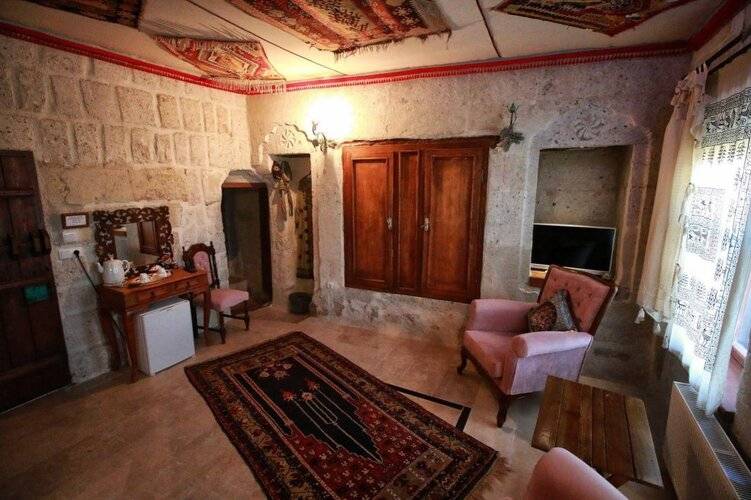 Nar Cave House