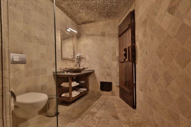 Shoestring Cave House