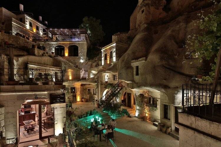 Shoestring Cave House