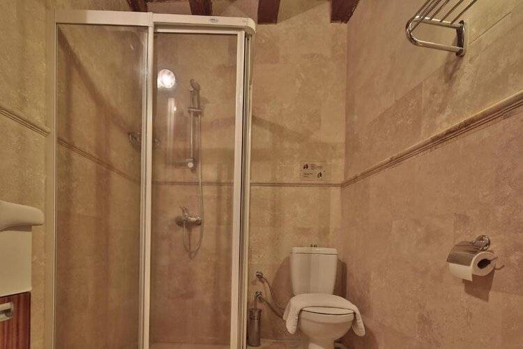 Shoestring Cave House