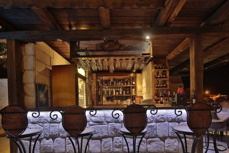 Shoestring Cave House