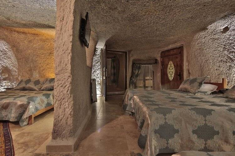 Shoestring Cave House