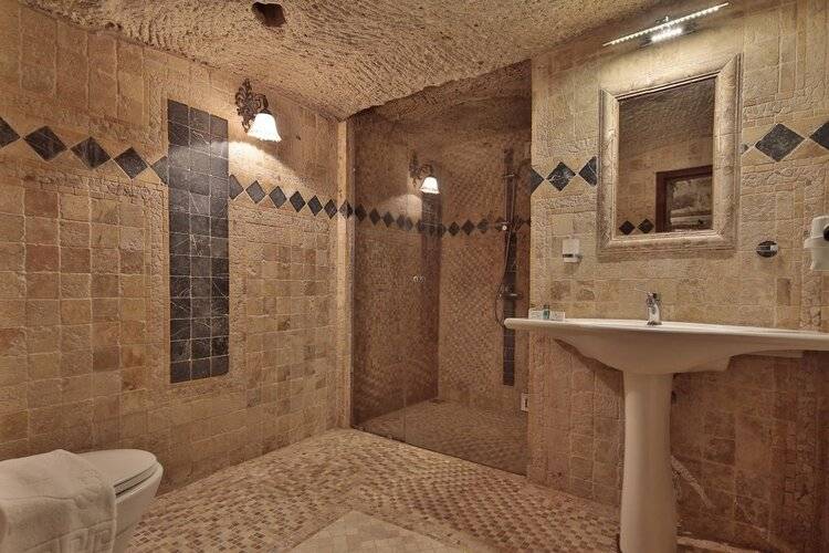 Shoestring Cave House