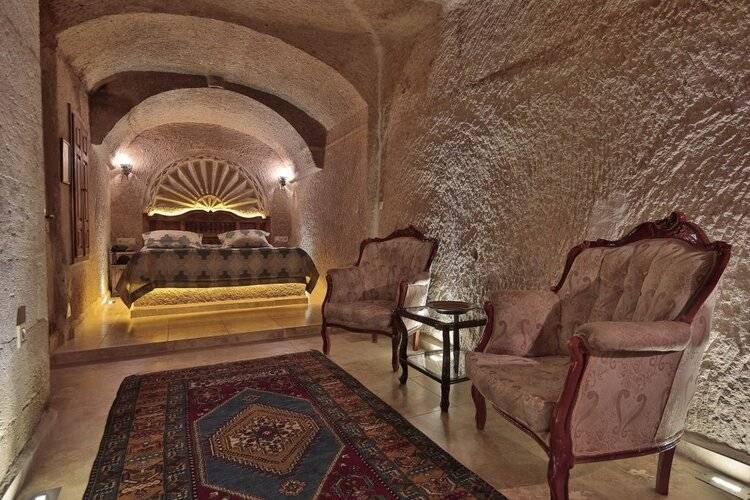 Shoestring Cave House