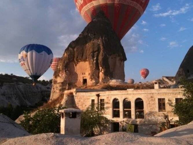 Traveller's Cave Hotel