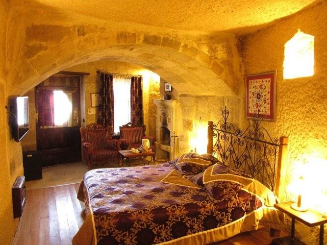 Traveller's Cave Hotel