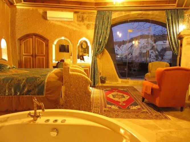 Traveller's Cave Hotel