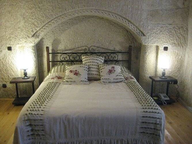 Traveller's Cave Hotel